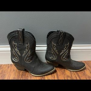 Women Black Cowgirl boots